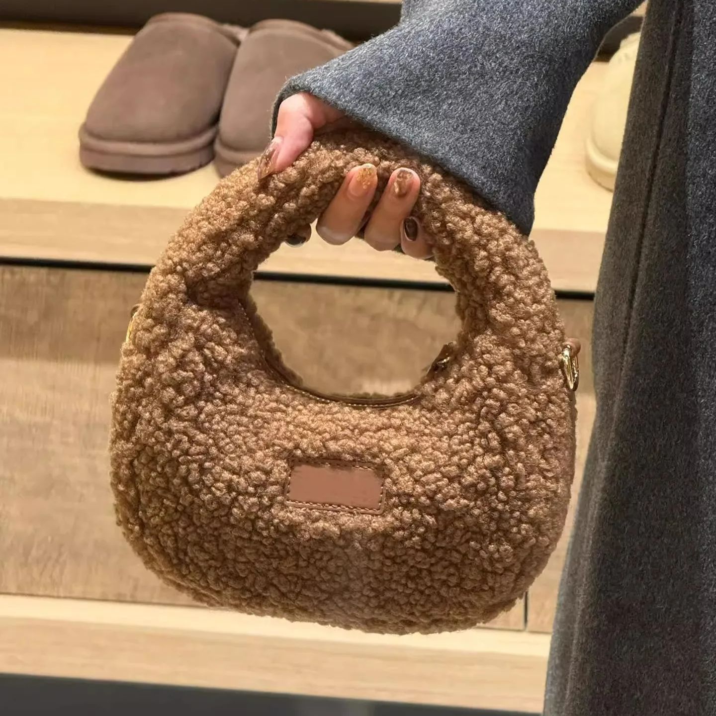 Half Moon Design Lamb Wool Han - Half Moon Bag Suede ulasan dan harga