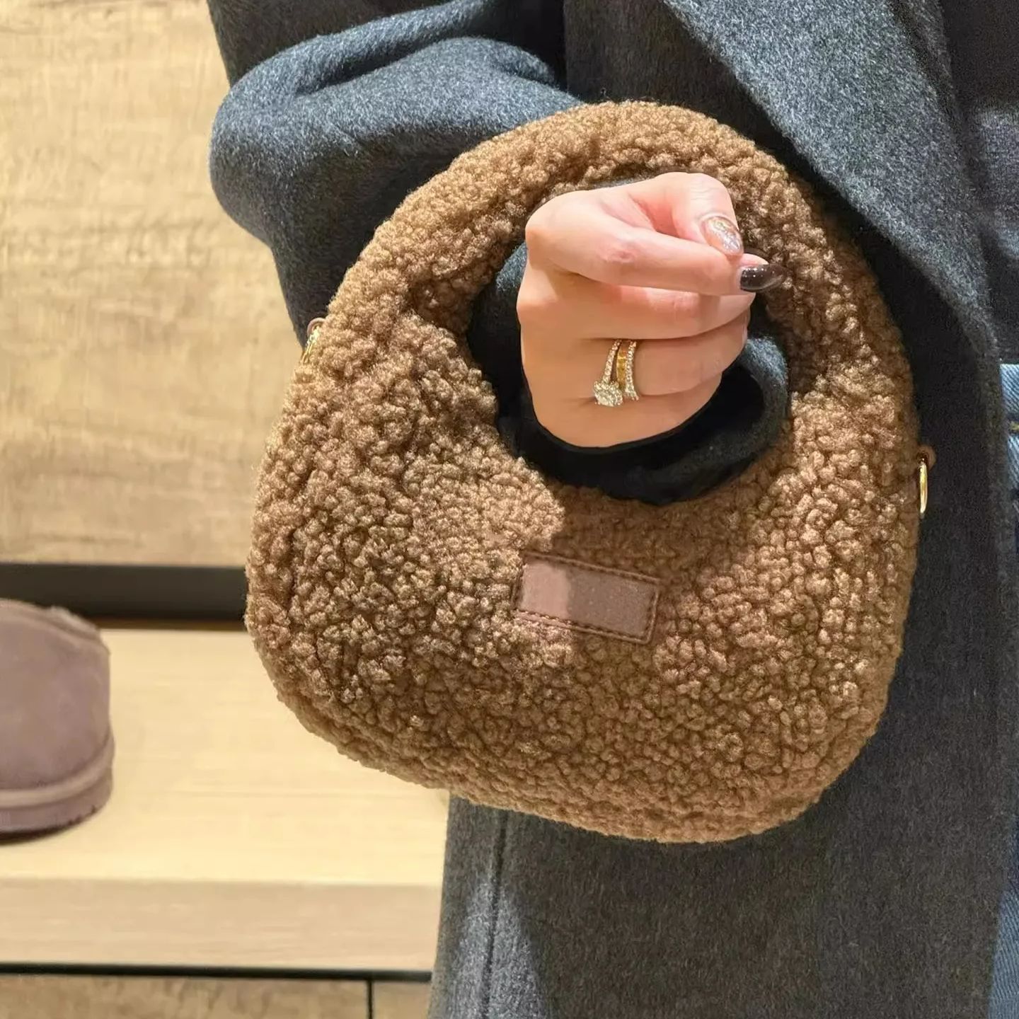 Half Moon Design Lamb Wool Han - Half Moon Bag Suede ulasan dan harga