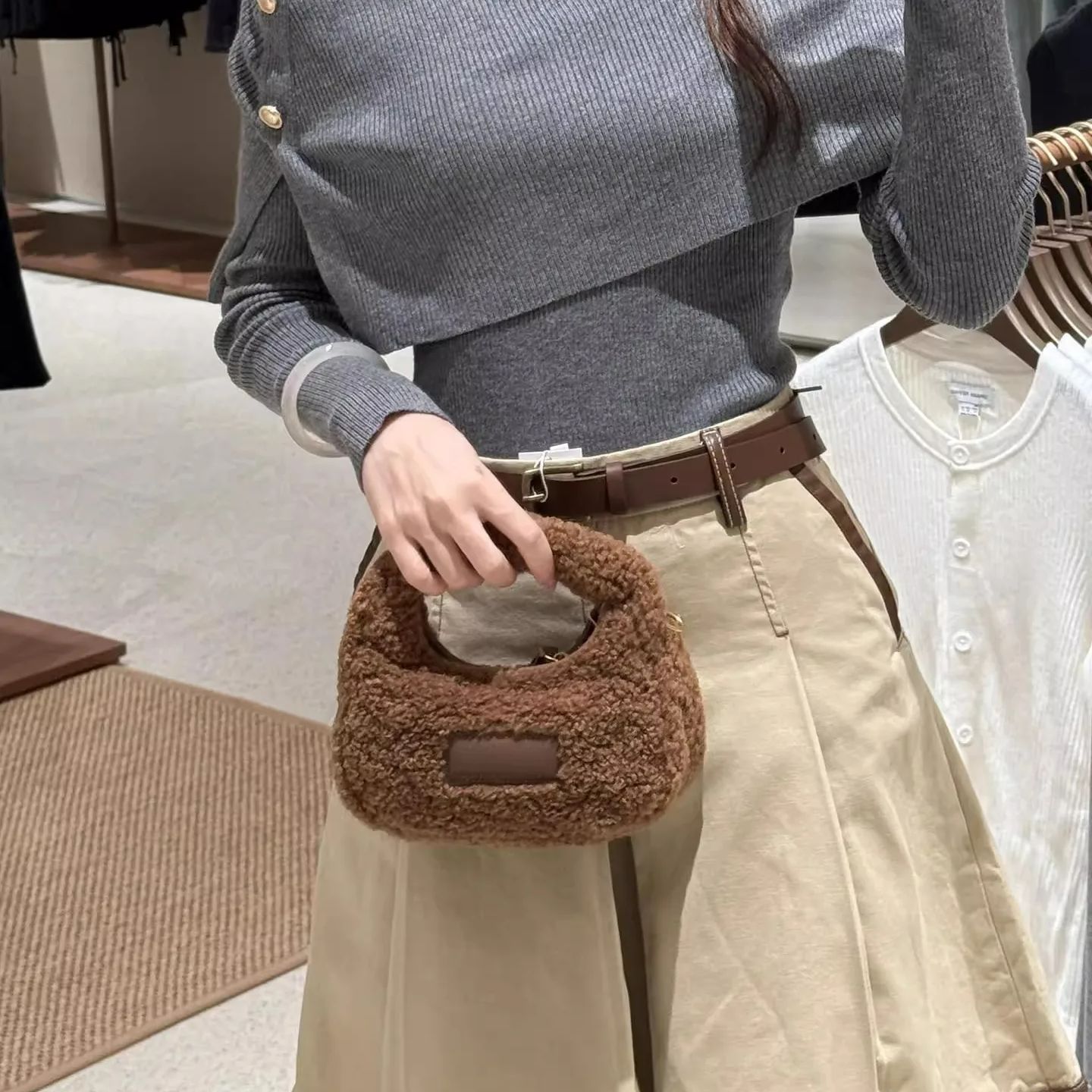 Half Moon Design Lamb Wool Han - Half Moon Bag Suede ulasan dan harga