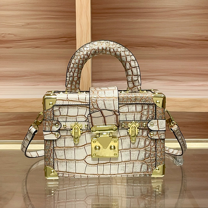 Fashionable Letter Logo Design - Luxury Bags Logo ulasan dan harga